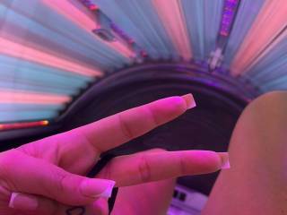 Sunbed pussy, very horny