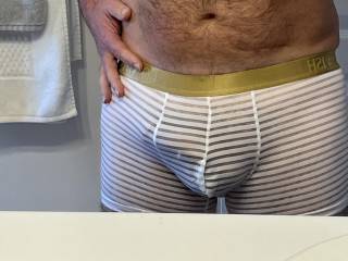 My guy getting hard as we upload my pics, I told him to put these tight boxers on and I took a pic! I know I looove his bulge, what do you think?