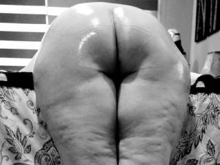 Femme Sexuelle - Noir et Blanc Classique: "Lubed For Cock In My Ass"