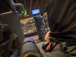 Went to the gym again. The risk of getting caught is making me even more horny.