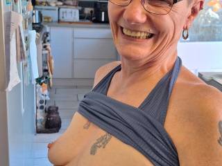 Kitchen titty flash