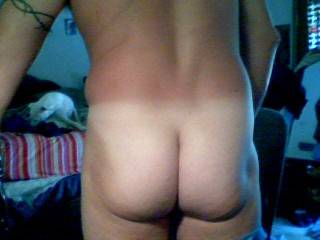 mmm..what a nice ass...would love to squeeze that all night long.
jade