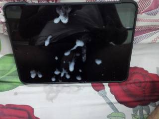 after a tiring cum tribute...this is the condition of my i pad screen...lol