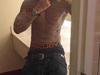 " tatted, flexing, getting ready 2 fu×k "