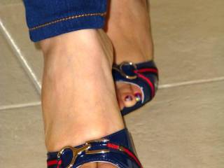 iam do walks se close looks yoiu ok ➿➿➿ sexy mules for him ianm weers👴😍😍😍😍