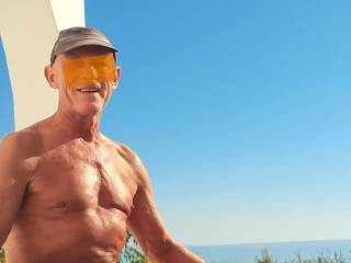 Holiday, and enjoy the October morning sun on Crete 😎🌞