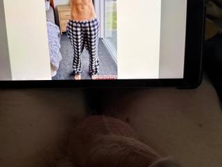 heathcliffwoods ~ “New hairstyle, same beautiful body! Who else loves fit women?”