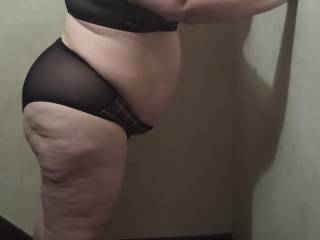 Got a new set of bra and panties that I just wanted to show off.