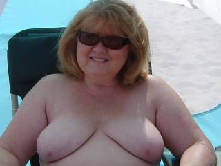 Do you like my tits and want to meet me at the beach?