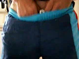 hmmm lekker weer korte broek aan, geiler kan niet
