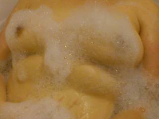 Can anybody see whats under the bubbles ?