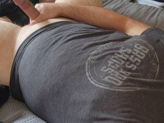 Anyone want to put their pussy or lips where my hand is?