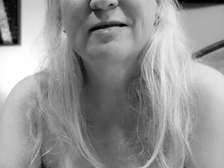 Femme Sexuelle - Noir et Blanc Classique: "Like Long Hair and Tits?"