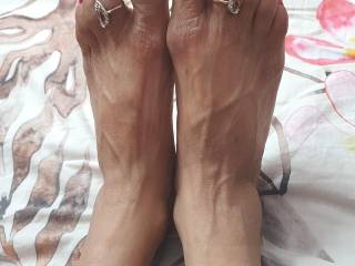 for hot feet lover.....wife flashing her feet,,,,💋💋💋💋,