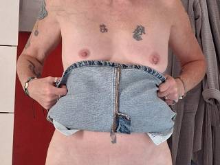 Tits and pussy out for the camera