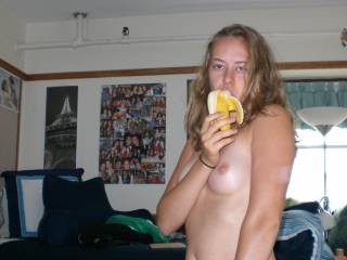 I'm practicing sucking dick with this banana, wanna see my skils?