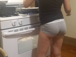 Look at that wonderful ass well cooking
