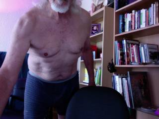 Just a photo showing my ol' bod. back in January,  Self quarantine absorbed the cut look.