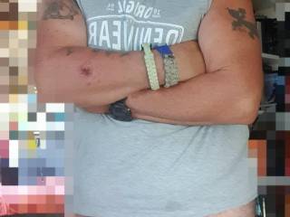 sposato ma infedele, spesso a casa da solo, con tanta voglia di conoscere donne mature e anziane