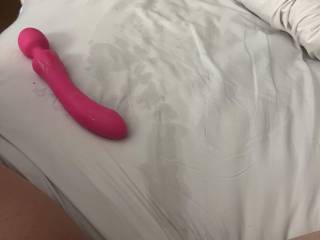 Came with my toy inside me reading the hot messages zoigers have sent me. When I orgasmed I pushed the toy out and gushed!