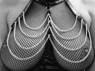 Tits chains ⛓ and fishnet what more could you want ??