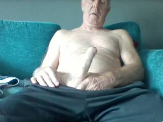 yes yes yes Im horney love someone suck my hard cock now.