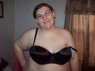 Wife trying on her new bra, what do you men and women think?