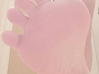 Anyone like feet ?