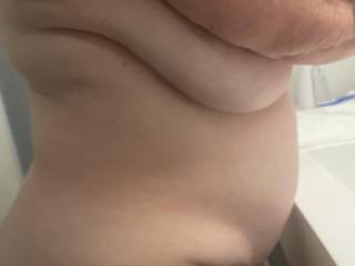 Slight side boob