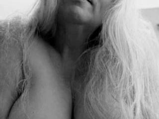 Femme Sexuelle - Noir et Blanc Classique: "Long Hair, Big Tits"