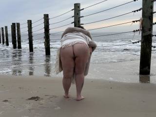 Another shoot on a Maryland Beach.  Was fun but cold. Started with some ass shots being my ass seems popular.   Do you want more!