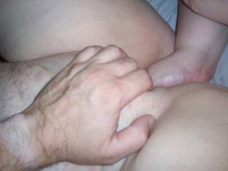 lovetofuck2 over for a threesome shes fisting my girl while I'm rubbing that clit we made her squirt mmmmmm