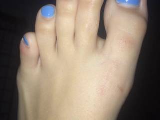 My girlfriends delicious toes, they smelled good during this session