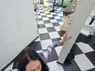 Sucking my cock in  a.hotel dining room