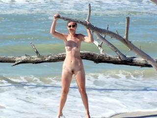 nude girl shows body outdoor