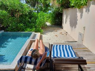 Sunning her rits and pussy on holiday