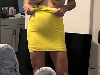 Going out Saturday night in this lil yellow dress. No panties no bra