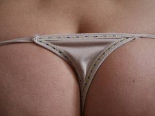 How can such a small strip of material be so arousing?
Answers on a postcard please.....xx