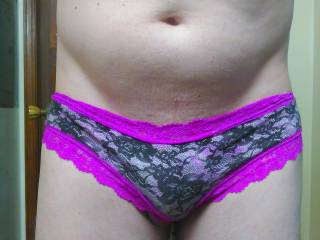 Anyone want to send me pics of their panties? Hit me up!!!!