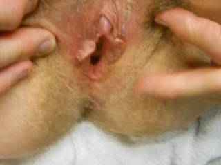 look in her hole