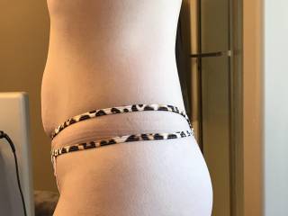 Her sexy curves from the side
