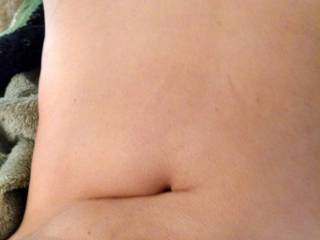 Her sexy belly button i want someone to fill with cum.