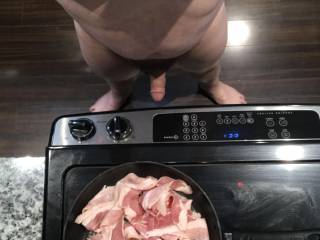 Real men cook bacon in the nude! Who's hungry?