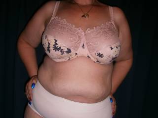 Some bbw bra and  full panty pics for those who like.
