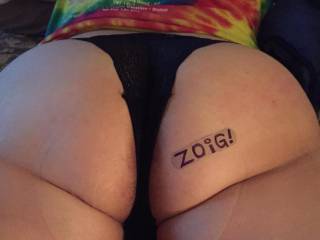 We get so Horny on Zoig ! we love it...You can tell i was smacking her right cheek a little too hard by the pic........more to cum !