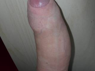 Oh my I like uncut enises to play with.   Wonderfull penis, tasty looking.