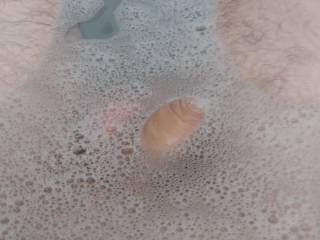 Relaxing in a hot n steamy bath whilst watching Zoig live...
Who wants to get hot, steamy and wet with me? X
