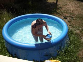 wife nude in pool