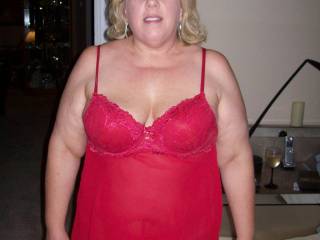Mrs Daytonohfun in some red lingerie for this playdate