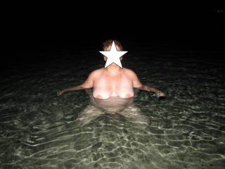 I love nigth swimming naked...!!!